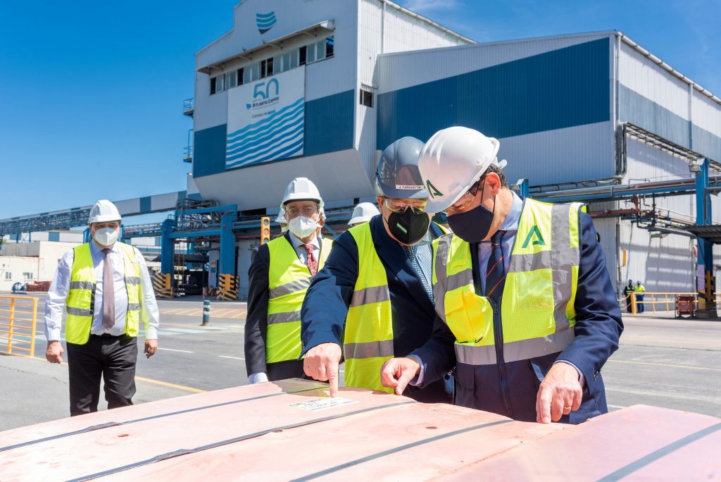 El presidente de la Junta, durante su visita a Atlantic Copper