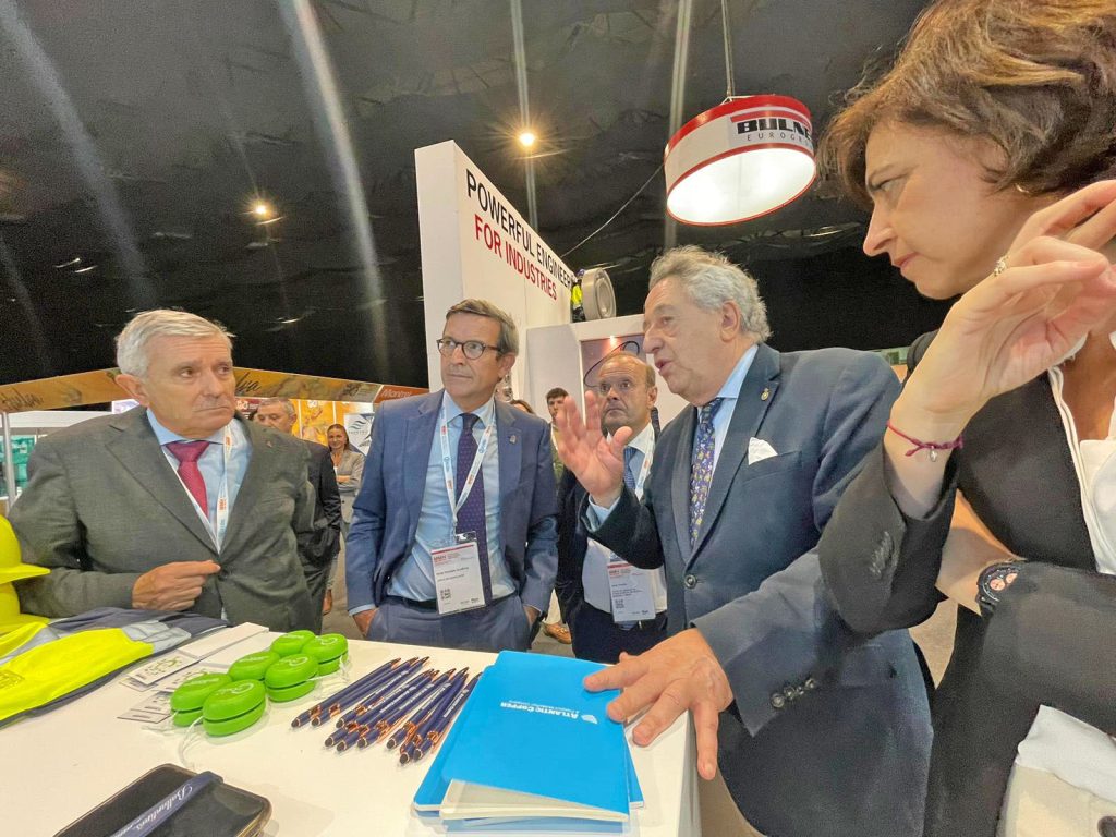 Visita del consejero Jorge Paradela al stand de Atlantic Copper en el MMH 2024